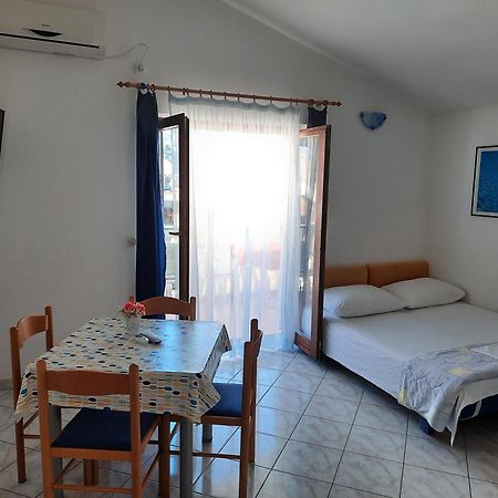 Apartmani Maver Sveti Filip i Jakov Exterior photo