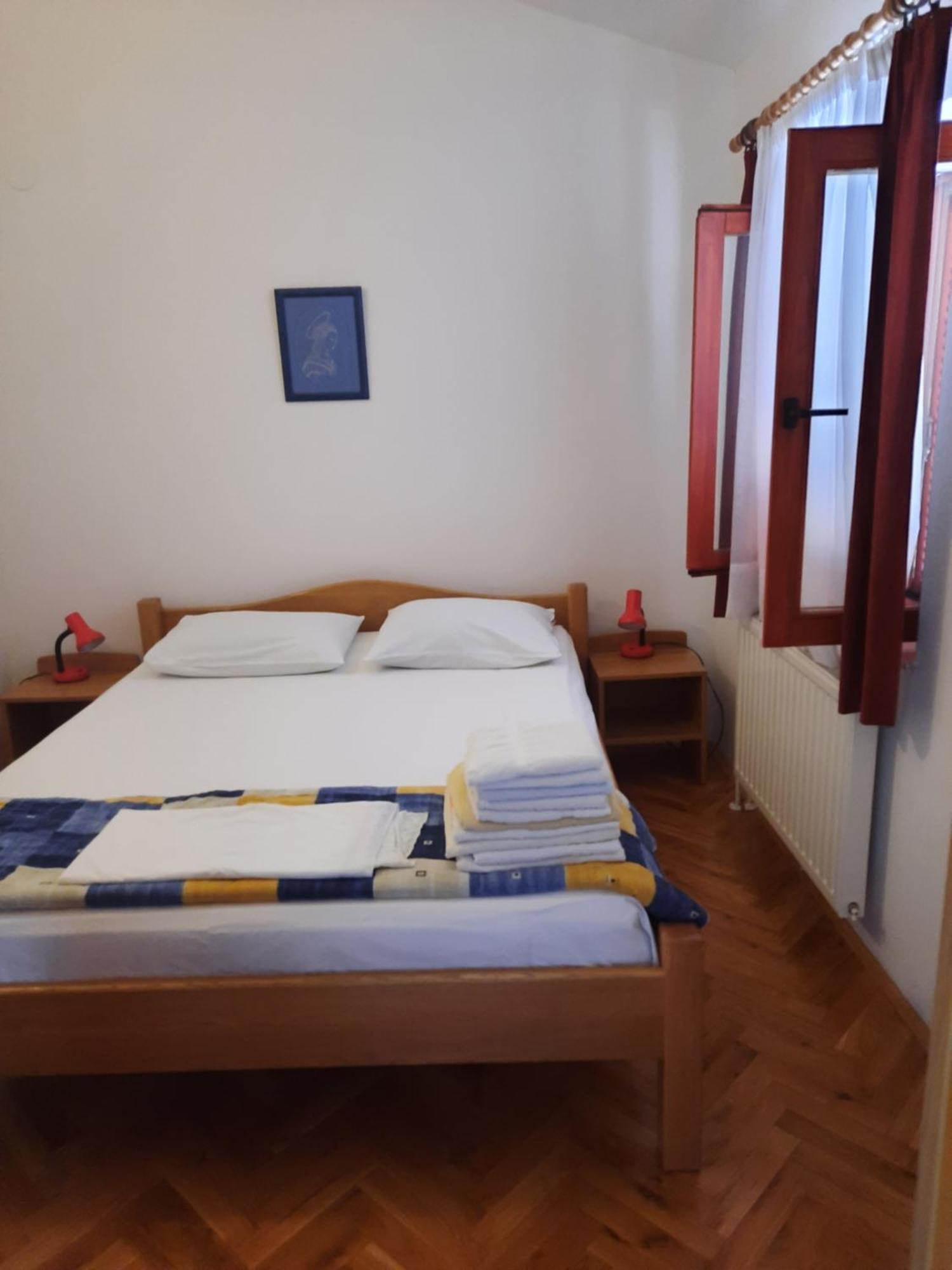Apartmani Maver Sveti Filip i Jakov Exterior photo